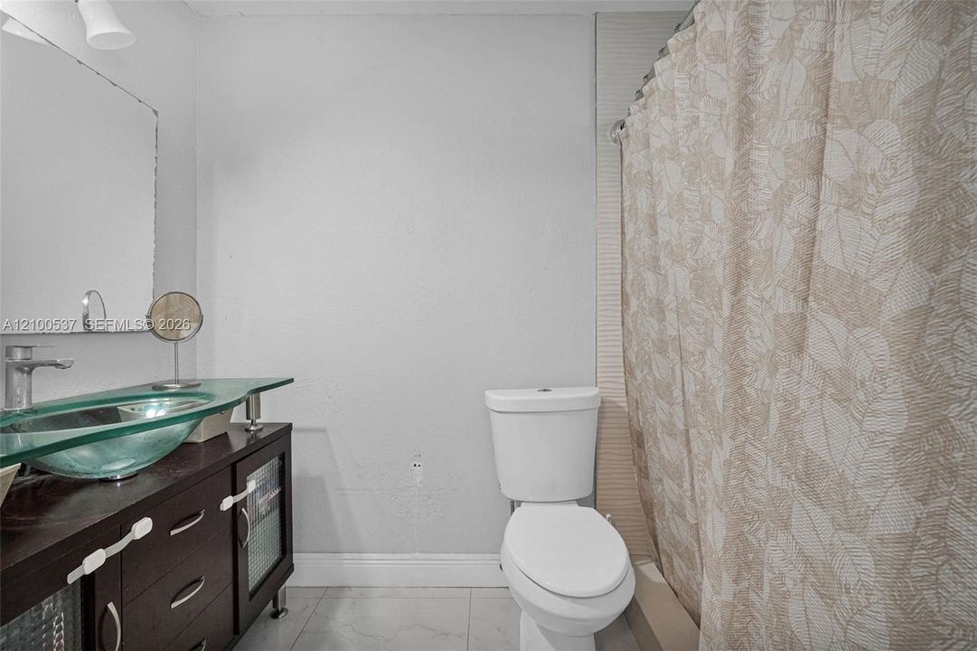 На продажу: $469,900 (3 спален, 2 ванн, 1190 Квадратных фут)
