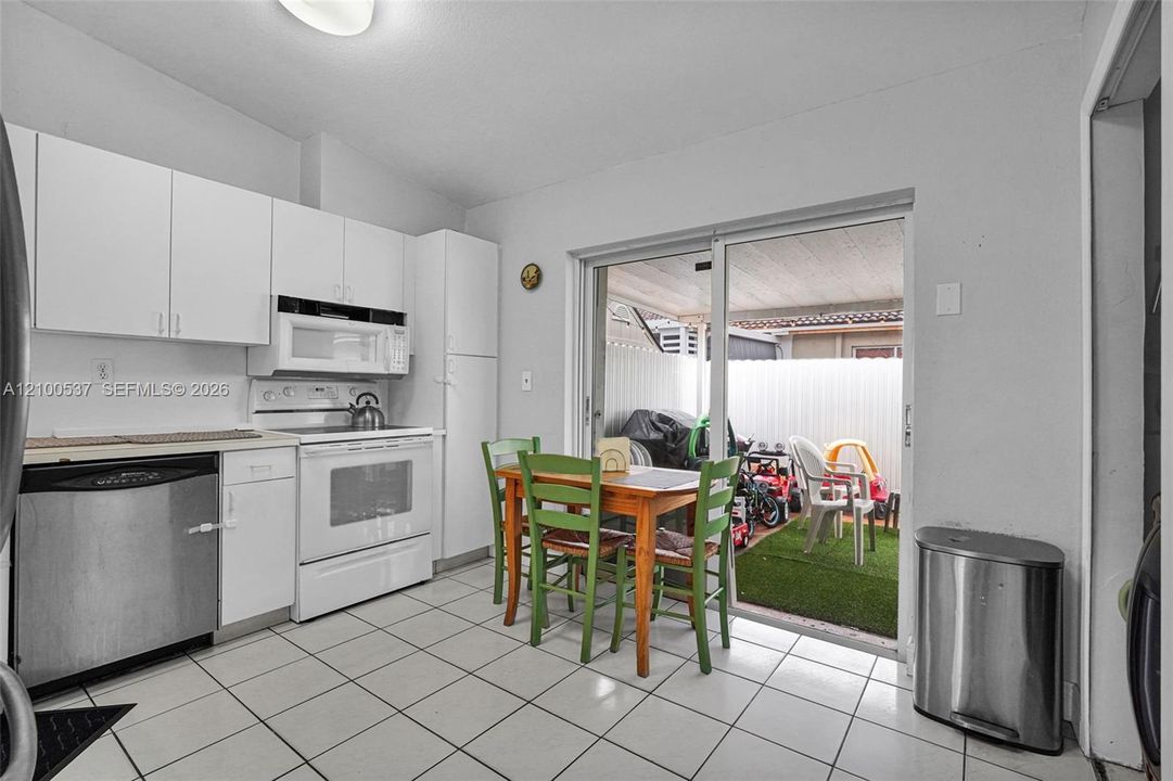 На продажу: $469,900 (3 спален, 2 ванн, 1190 Квадратных фут)