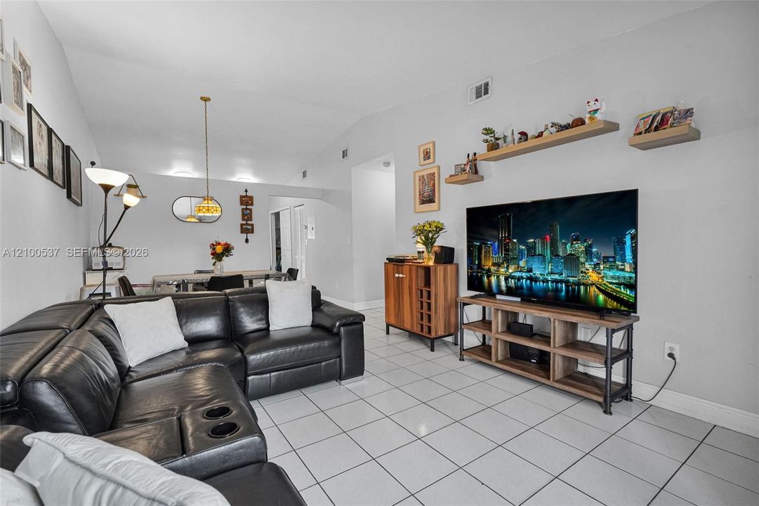 На продажу: $469,900 (3 спален, 2 ванн, 1190 Квадратных фут)