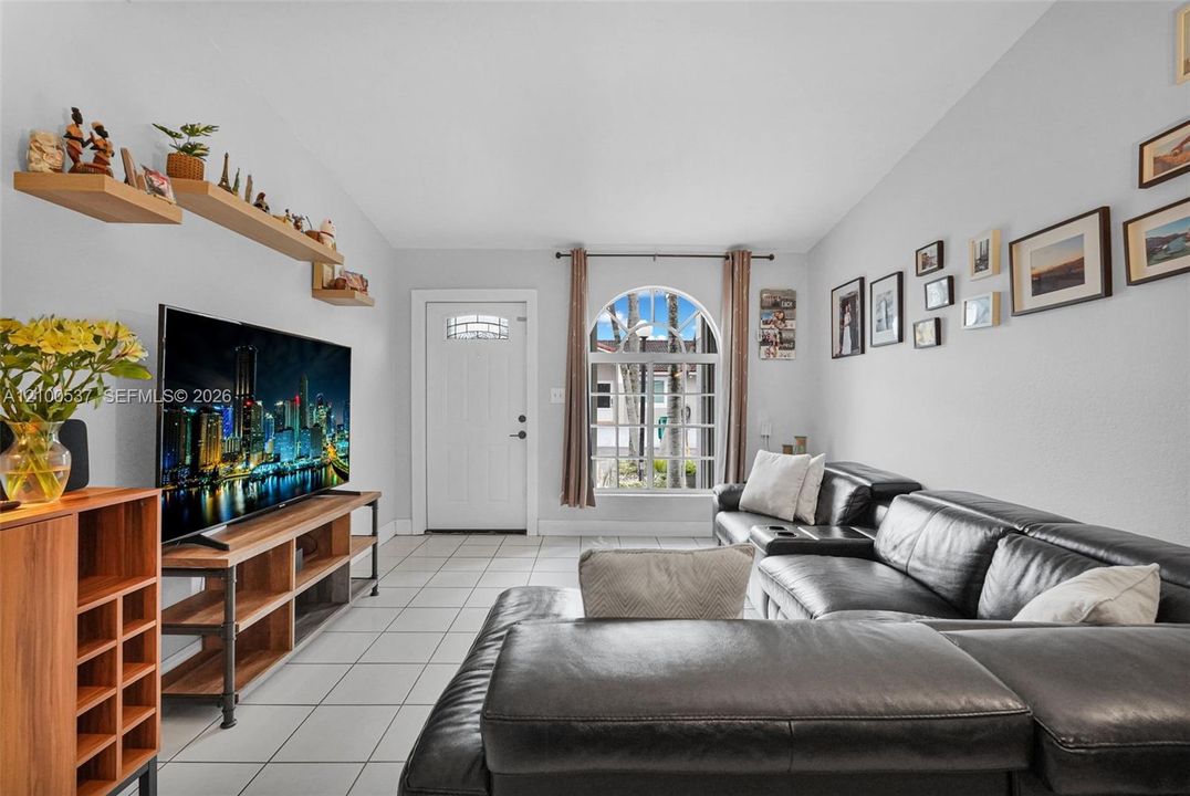 На продажу: $469,900 (3 спален, 2 ванн, 1190 Квадратных фут)