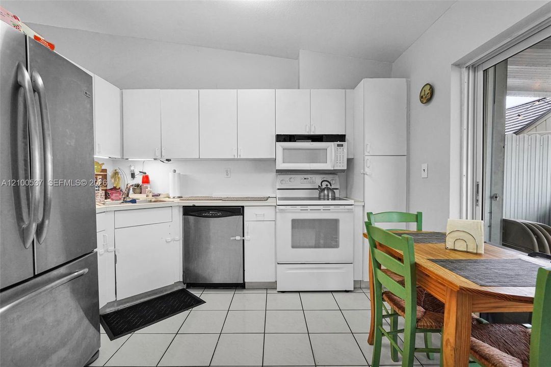 На продажу: $469,900 (3 спален, 2 ванн, 1190 Квадратных фут)