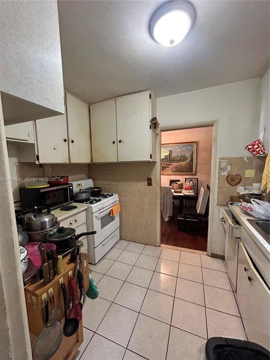 Activo con contrato: $625,000 (3 camas, 1 baños, 1342 Pies cuadrados)