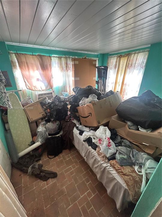 Activo con contrato: $625,000 (3 camas, 1 baños, 1342 Pies cuadrados)