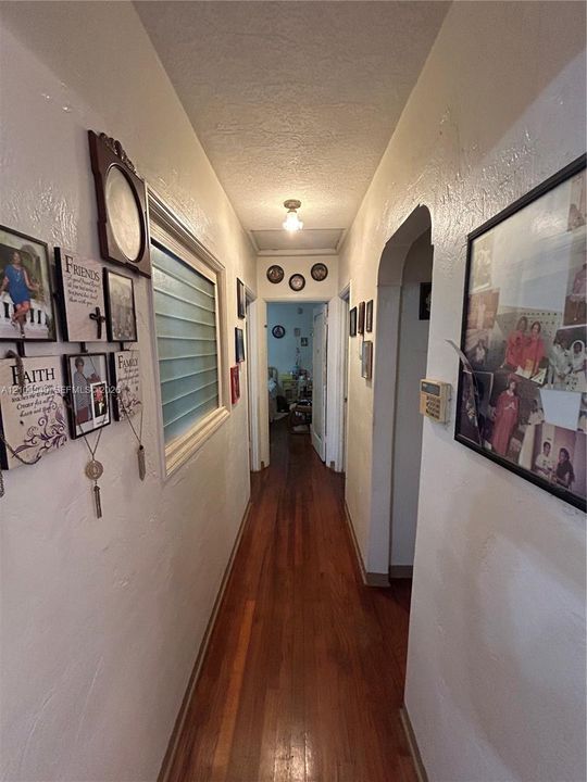 Activo con contrato: $625,000 (3 camas, 1 baños, 1342 Pies cuadrados)