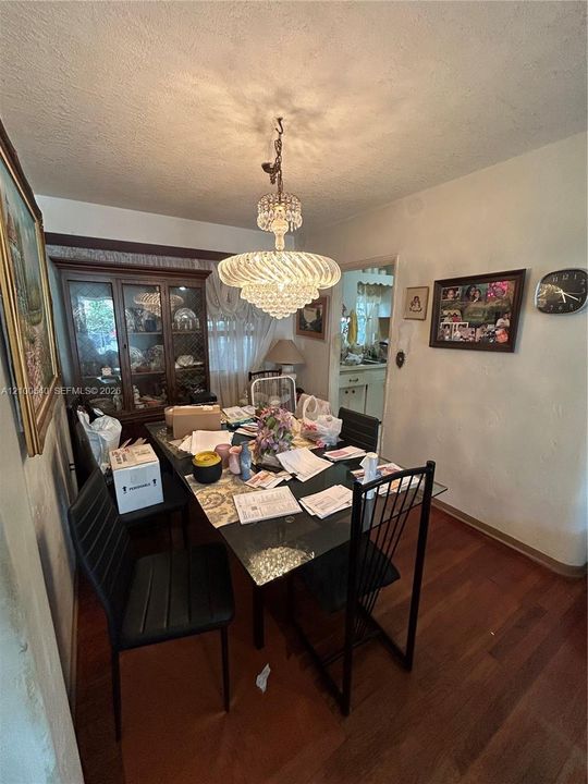 Activo con contrato: $625,000 (3 camas, 1 baños, 1342 Pies cuadrados)