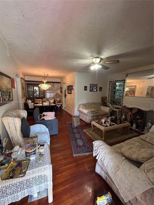 Activo con contrato: $625,000 (3 camas, 1 baños, 1342 Pies cuadrados)