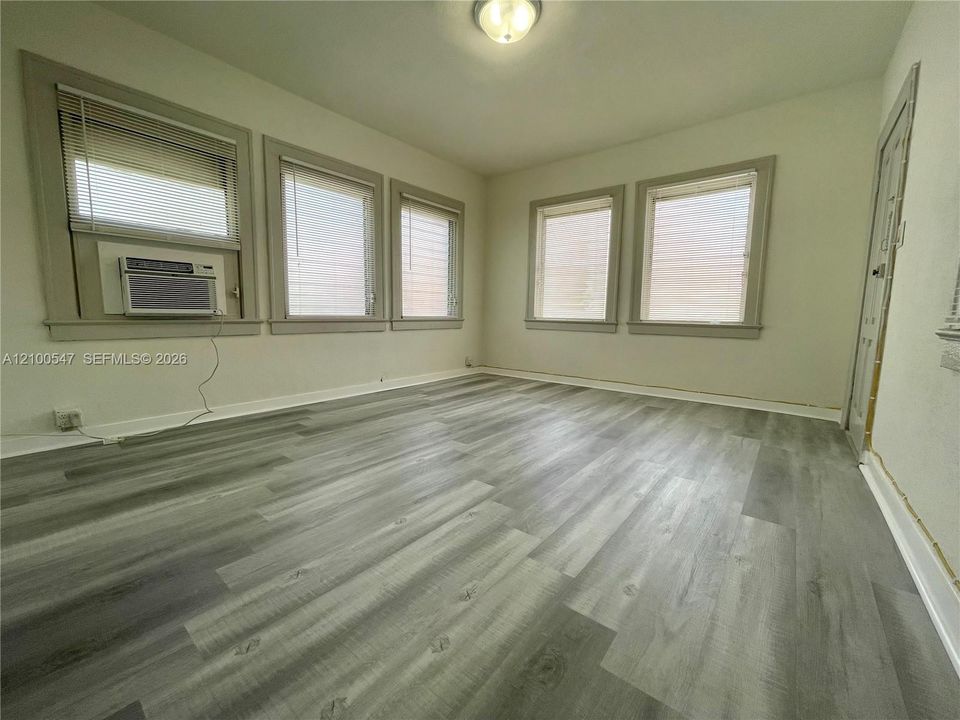 В аренду: $1,875 (2 спален, 1 ванн, 980 Квадратных фут)