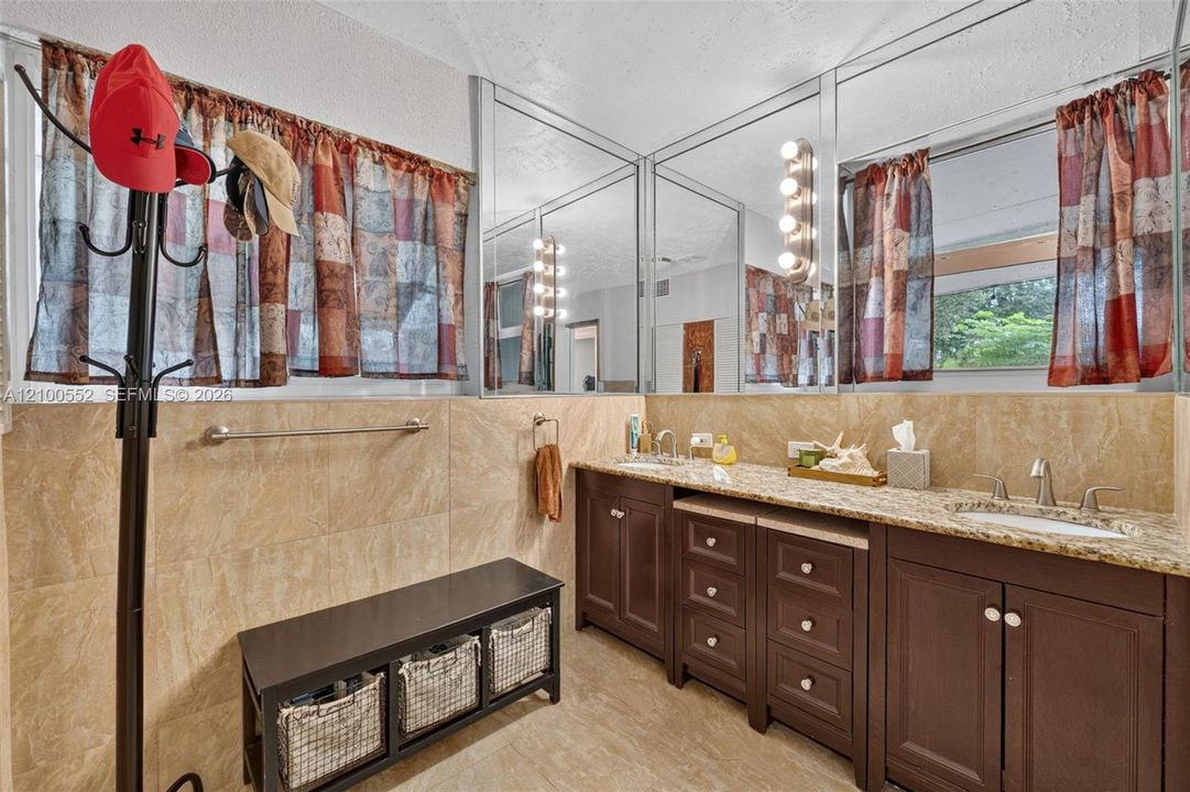 En Venta: $460,000 (3 camas, 1 baños, 1124 Pies cuadrados)