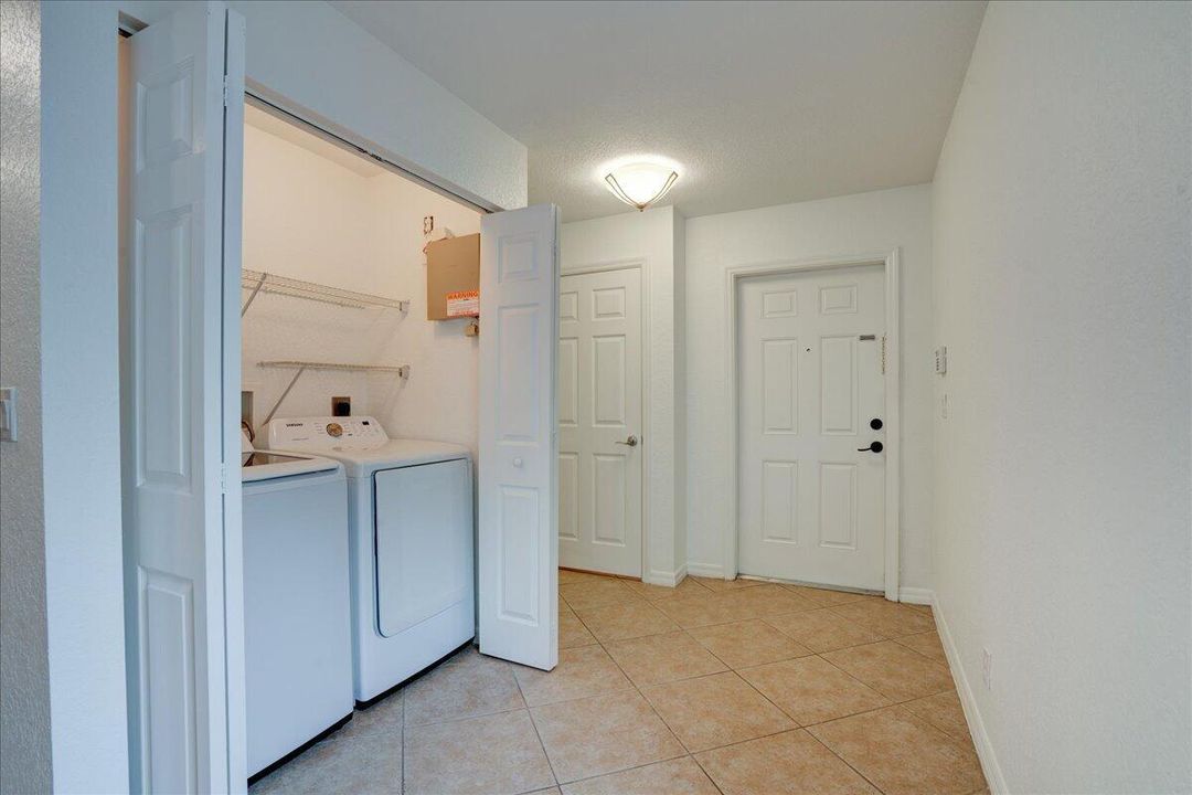 16-22160 Majestic Woods-9