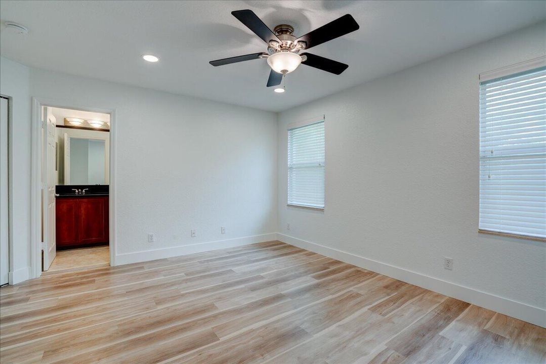 36-22160 Majestic Woods-32