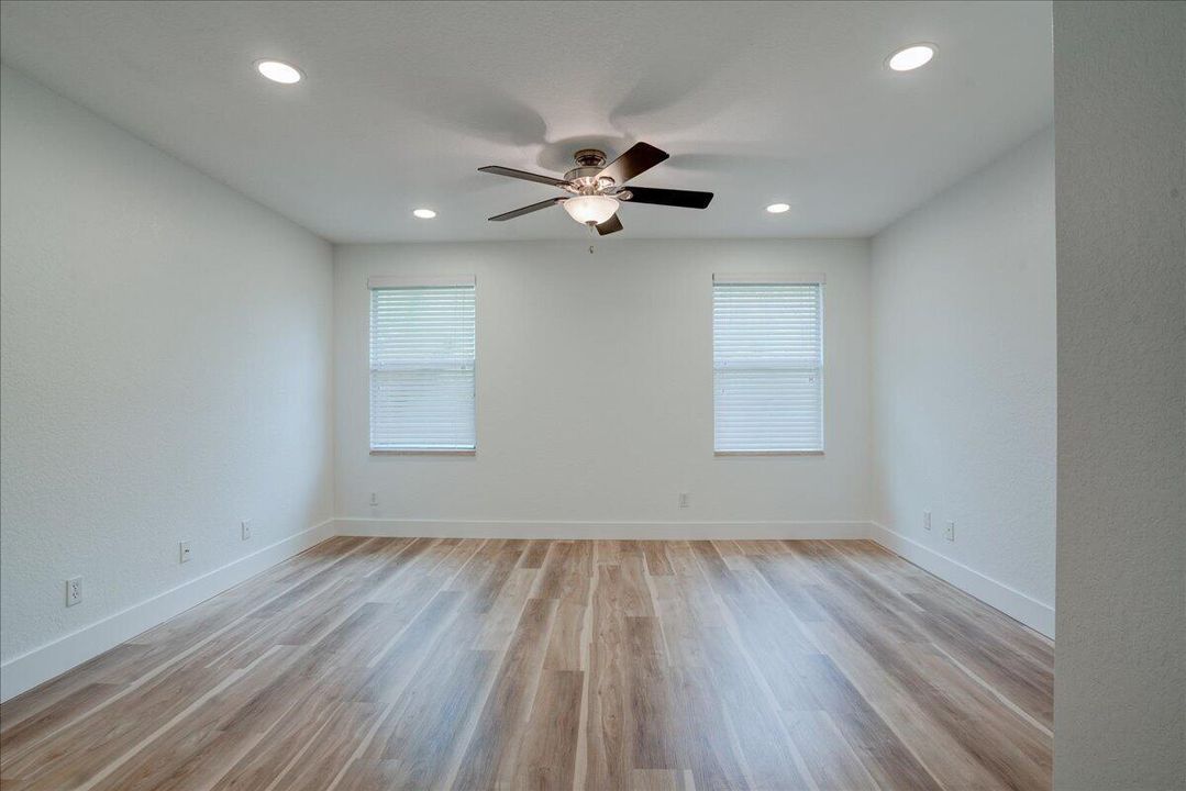 32-22160 Majestic Woods-28