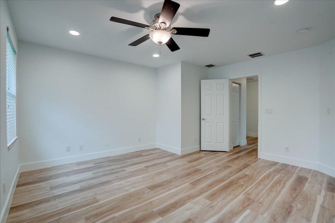 34-22160 Majestic Woods-30
