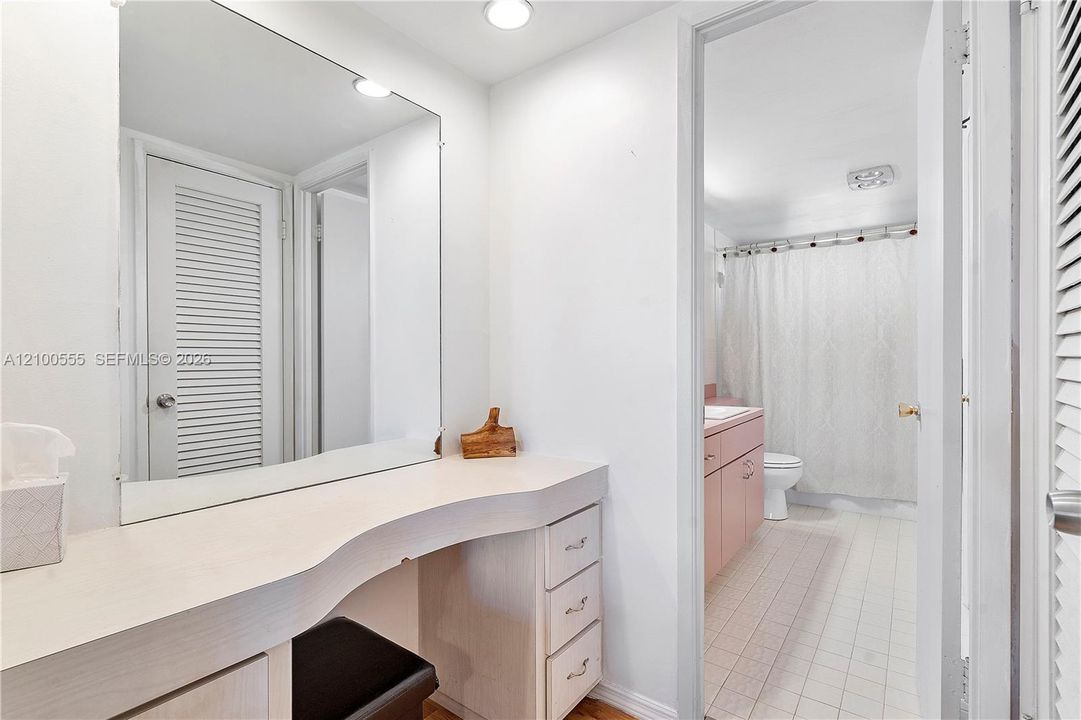 En Venta: $295,000 (3 camas, 3 baños, 1550 Pies cuadrados)