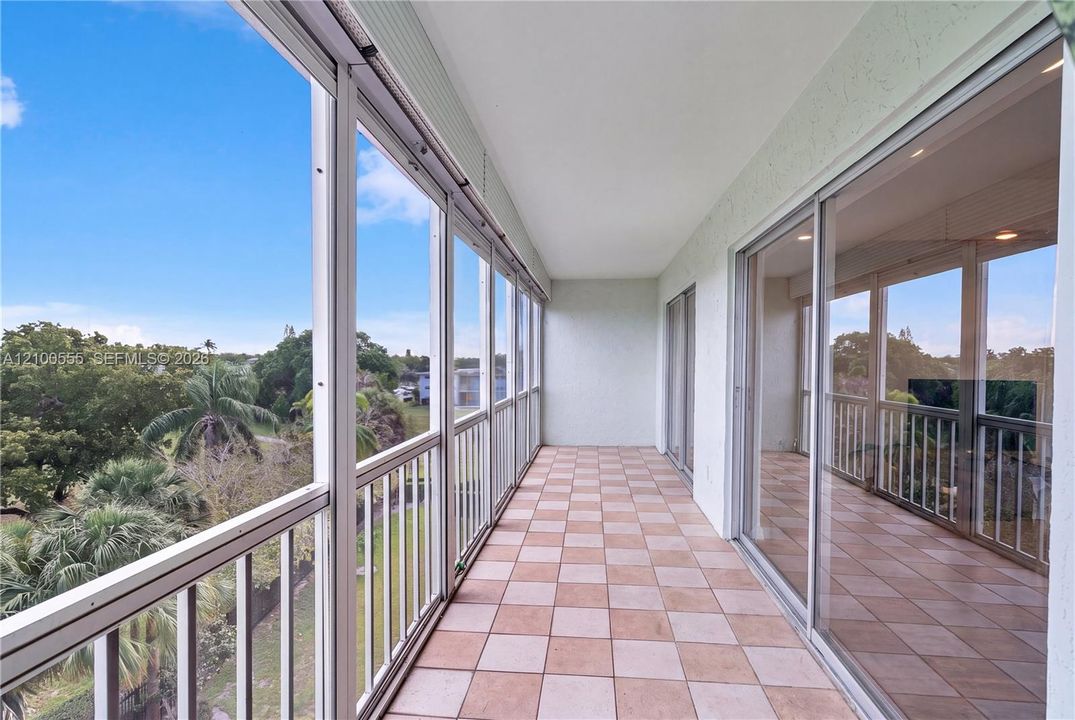 En Venta: $295,000 (3 camas, 3 baños, 1550 Pies cuadrados)