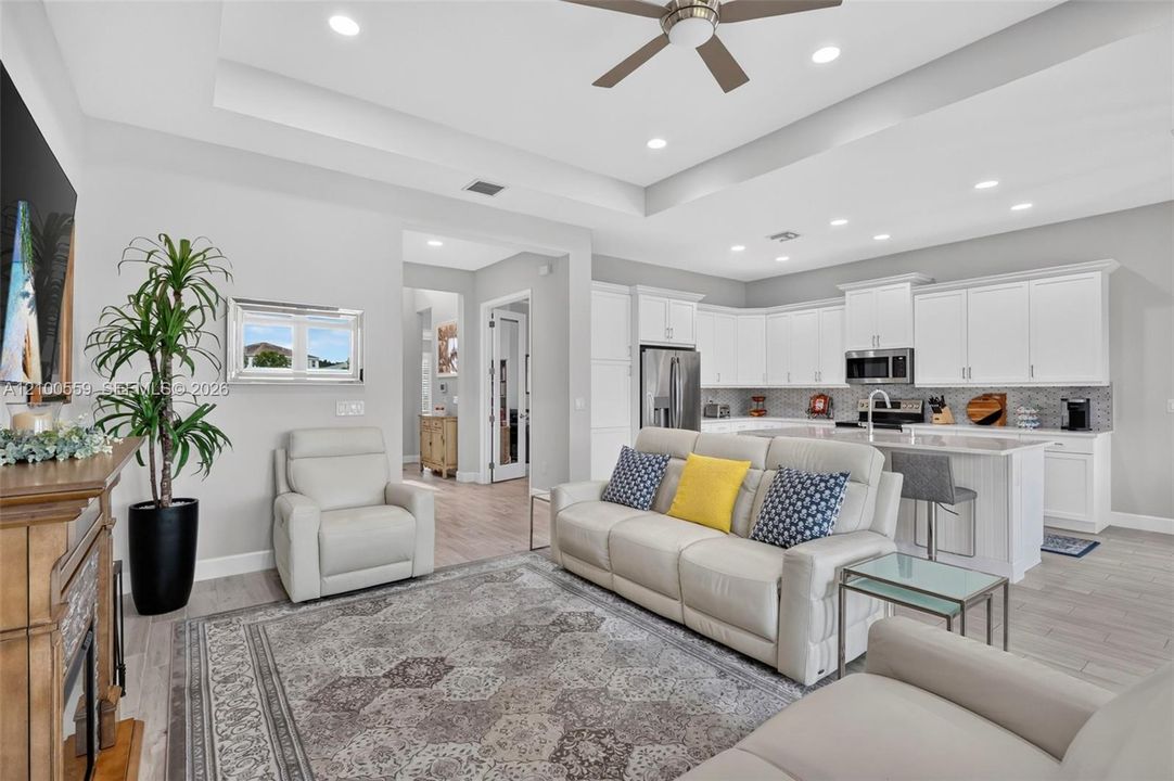 Active With Contract: $585,000 (2 beds, 2 baths, 1726 Square Feet)