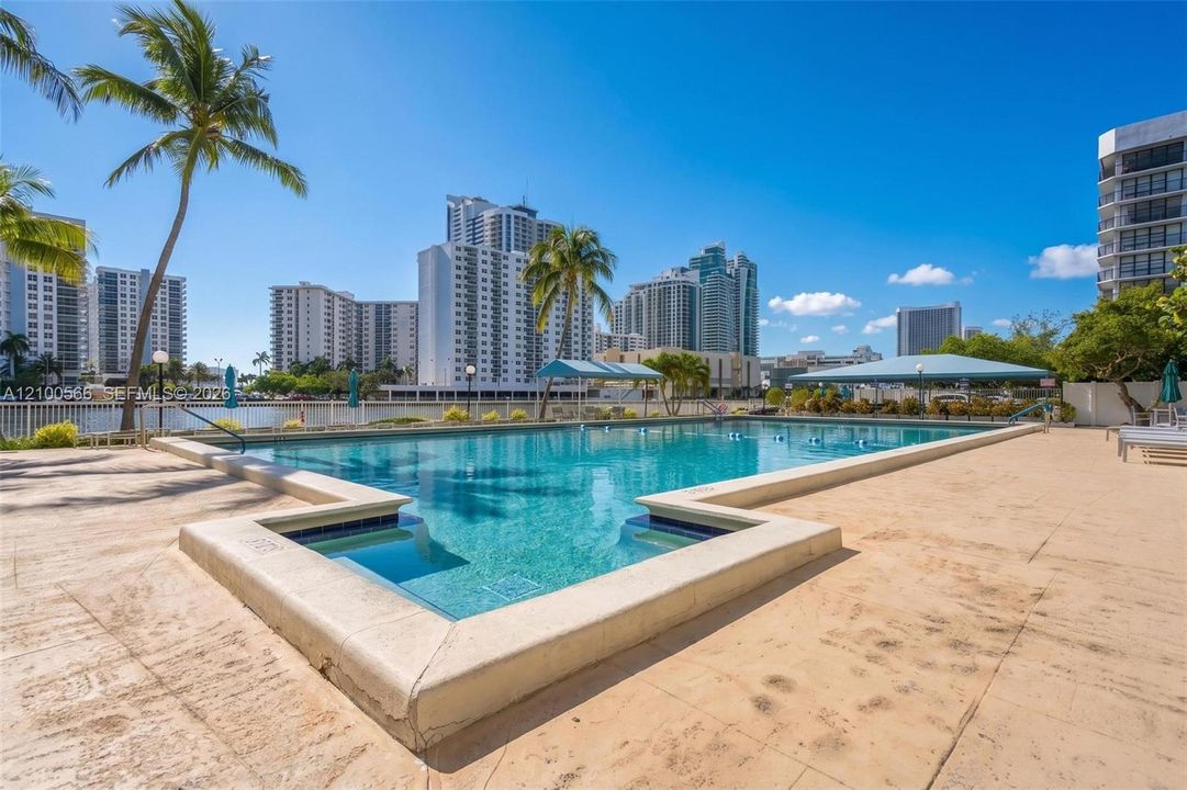 En Venta: $189,000 (1 camas, 1 baños, 915 Pies cuadrados)