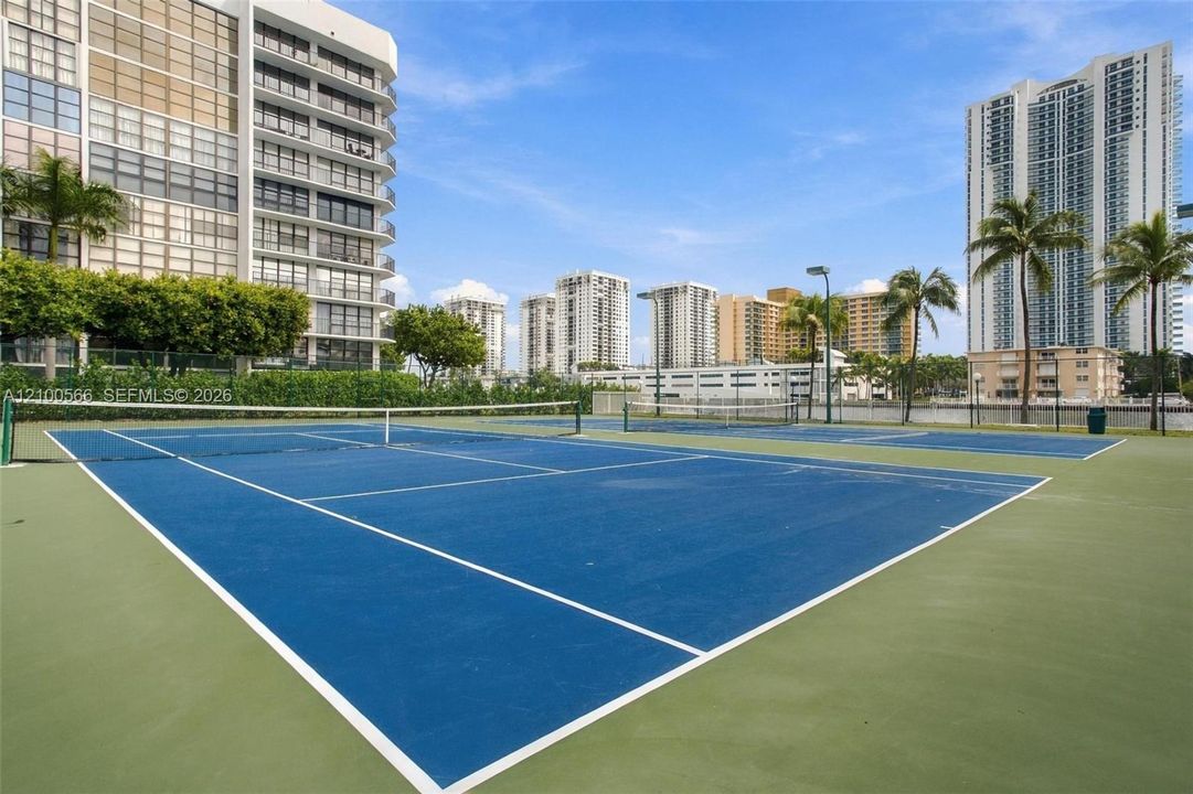 En Venta: $189,000 (1 camas, 1 baños, 915 Pies cuadrados)