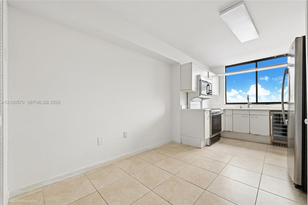 Spacious Eat-In Kitchen