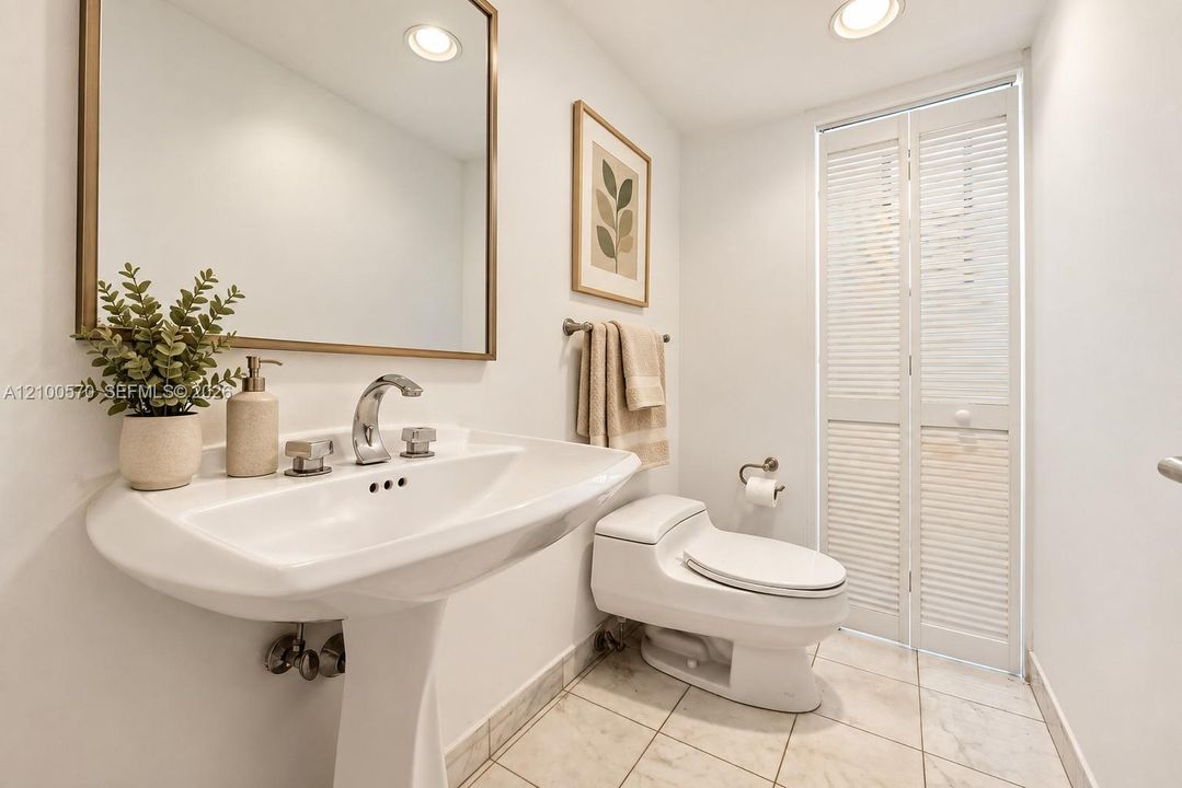 Powder Room (Virtually Staged)