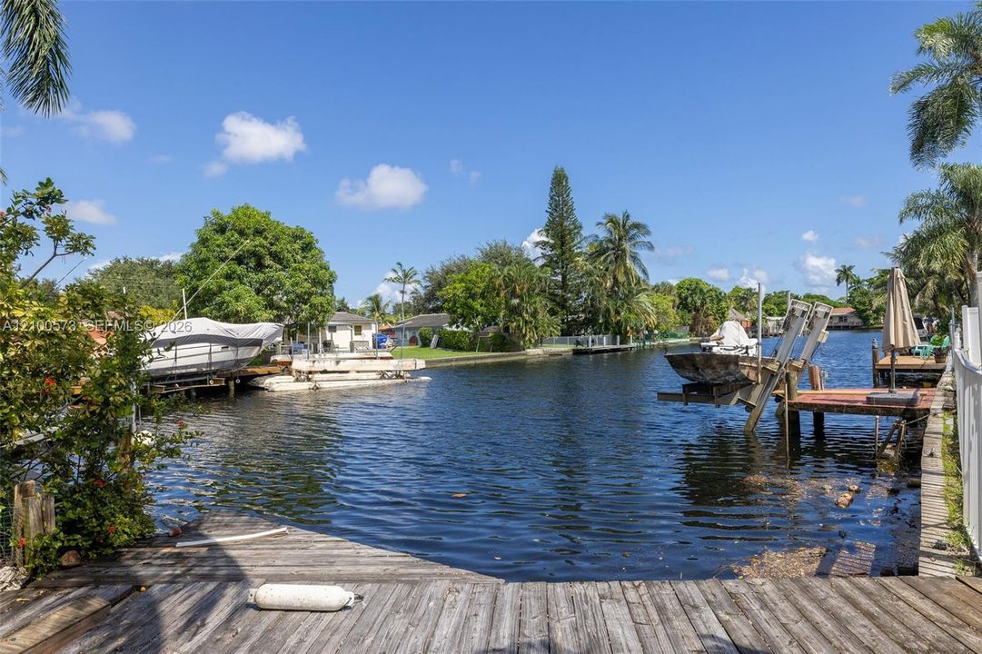 For Sale: $490,000 (2 beds, 1 baths, 744 Square Feet)