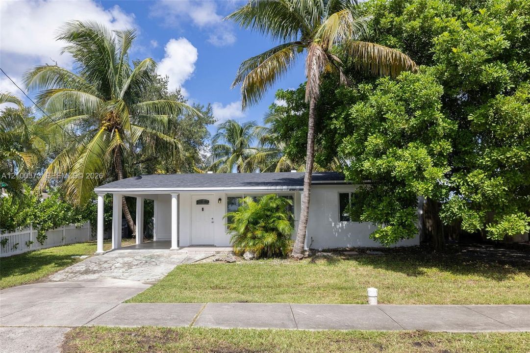 For Sale: $490,000 (2 beds, 1 baths, 744 Square Feet)