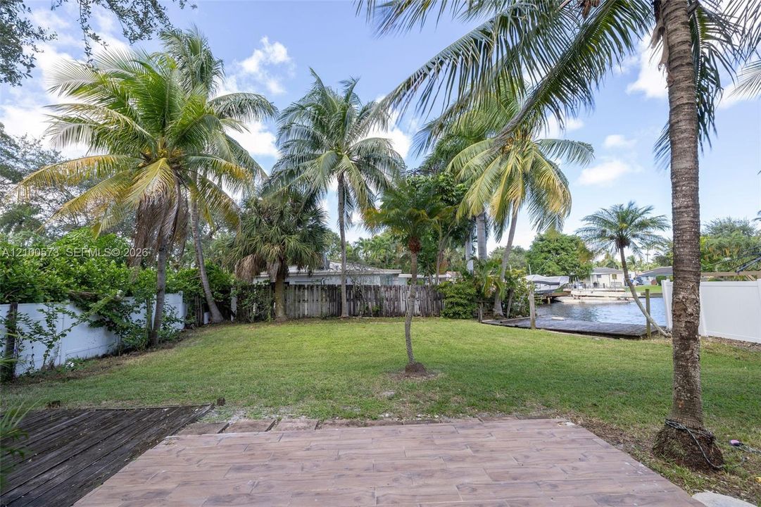 For Sale: $490,000 (2 beds, 1 baths, 744 Square Feet)
