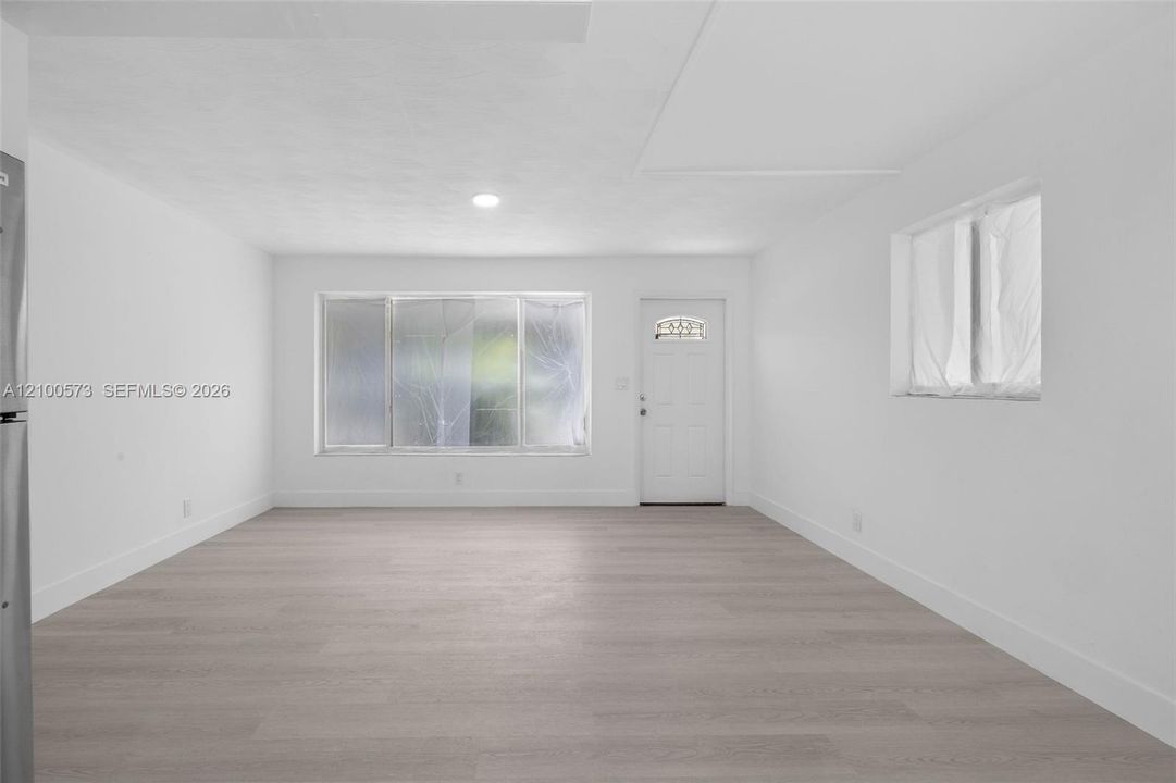 For Sale: $490,000 (2 beds, 1 baths, 744 Square Feet)