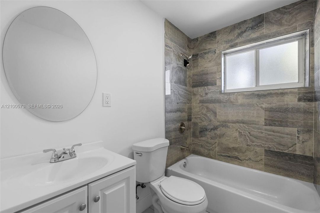 For Sale: $490,000 (2 beds, 1 baths, 744 Square Feet)
