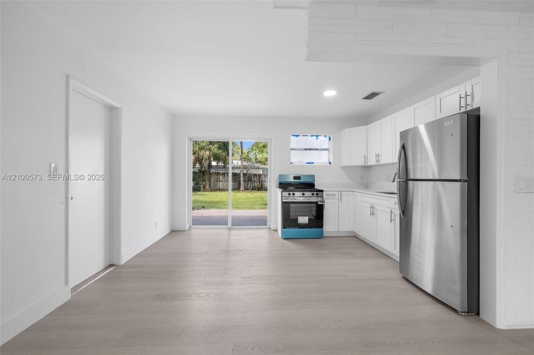 For Sale: $490,000 (2 beds, 1 baths, 744 Square Feet)