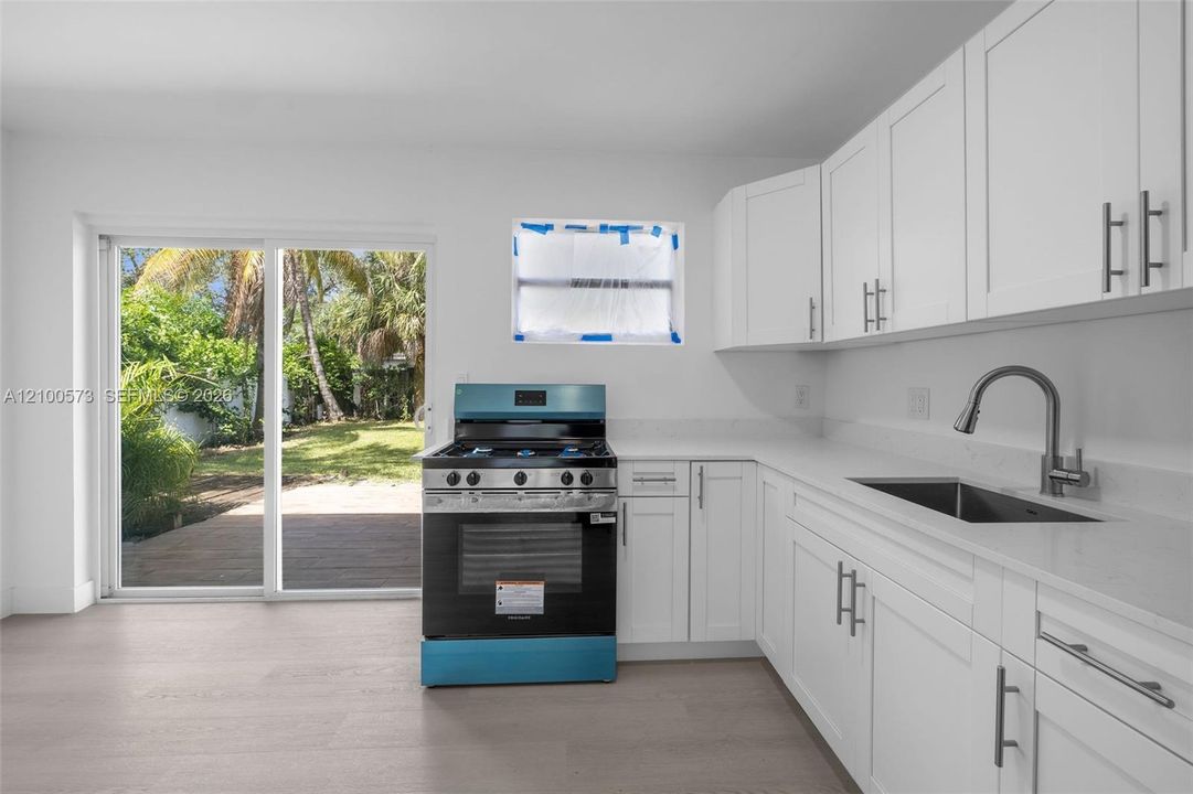For Sale: $490,000 (2 beds, 1 baths, 744 Square Feet)