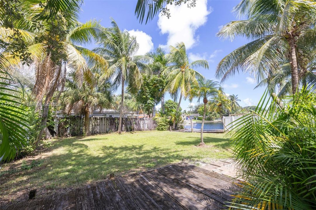 For Sale: $490,000 (2 beds, 1 baths, 744 Square Feet)