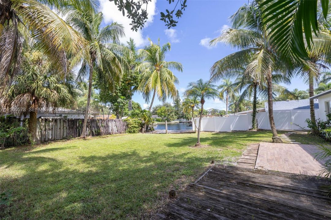 For Sale: $490,000 (2 beds, 1 baths, 744 Square Feet)