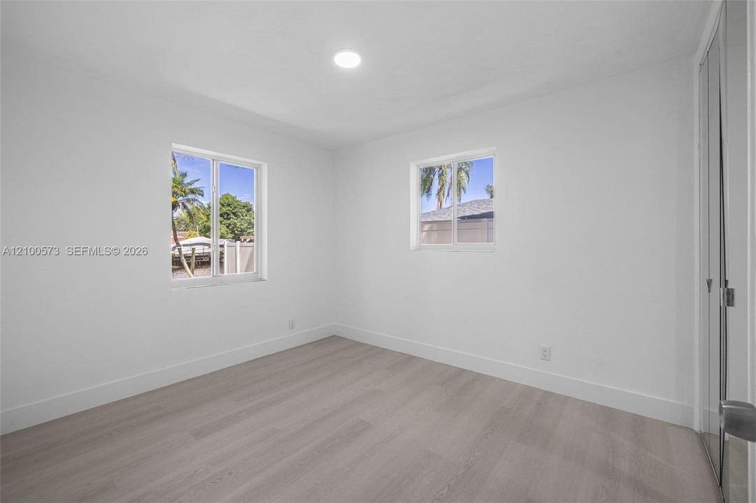 For Sale: $490,000 (2 beds, 1 baths, 744 Square Feet)