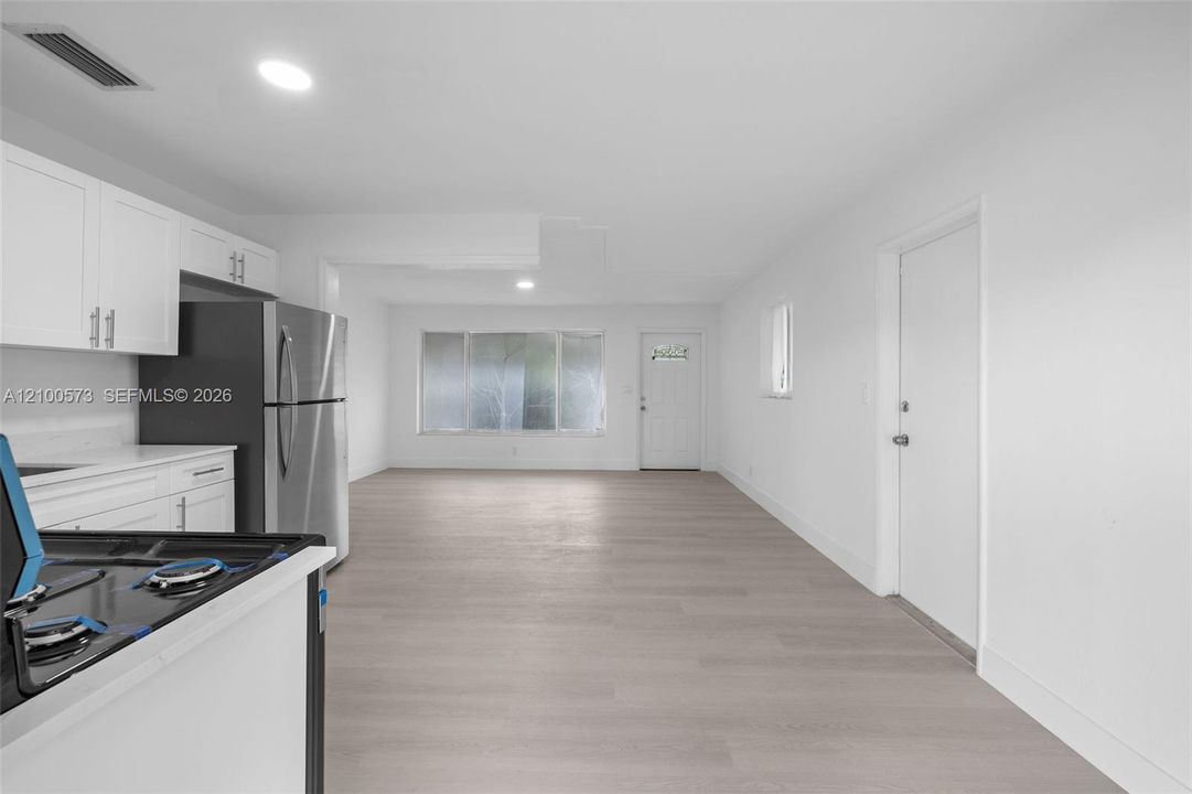 For Sale: $490,000 (2 beds, 1 baths, 744 Square Feet)