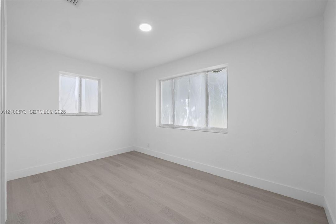 For Sale: $490,000 (2 beds, 1 baths, 744 Square Feet)