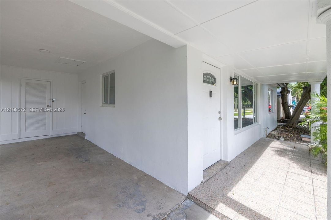 For Sale: $490,000 (2 beds, 1 baths, 744 Square Feet)