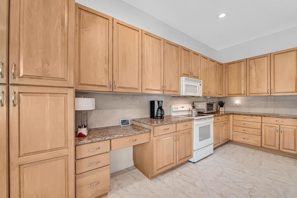 huge pantry, desk area is nice too