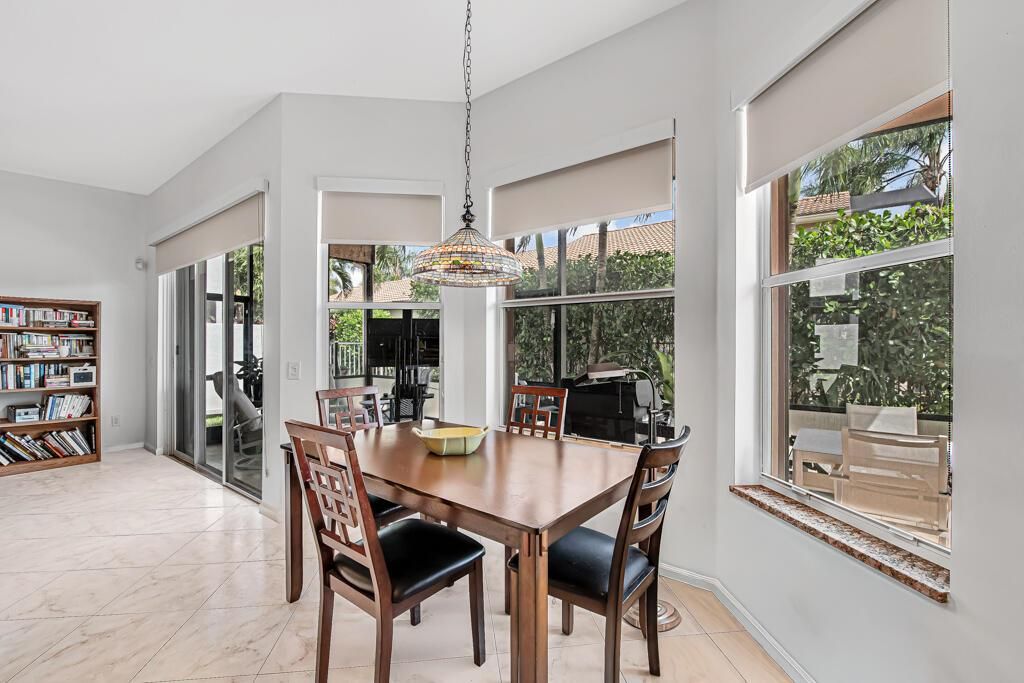 separate breakfast nook