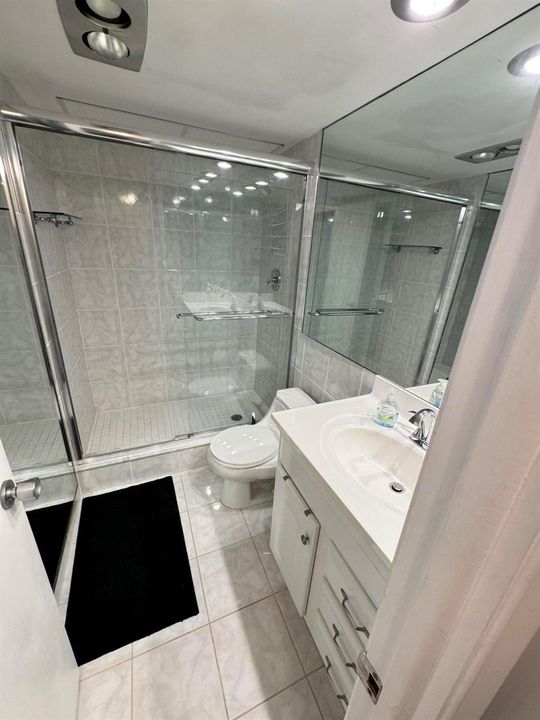 Guest Bedroom (2)
