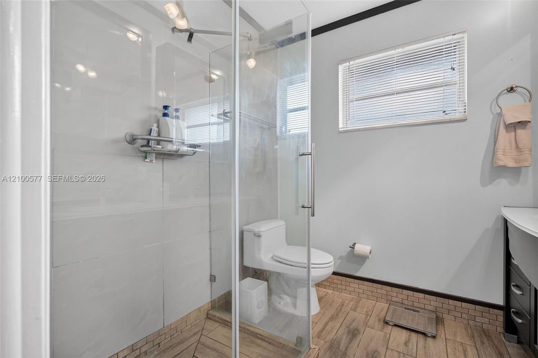 На продажу: $825,000 (3 спален, 2 ванн, 1815 Квадратных фут)