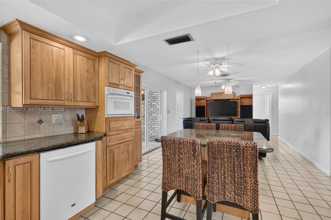 На продажу: $825,000 (3 спален, 2 ванн, 1815 Квадратных фут)