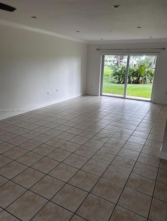 В аренду: $2,600 (2 спален, 2 ванн, 1075 Квадратных фут)