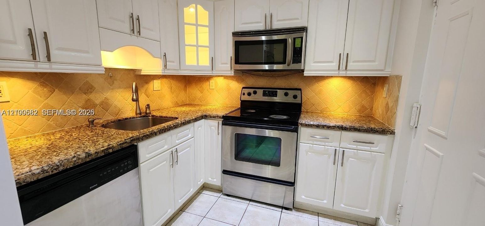 В аренду: $2,600 (2 спален, 2 ванн, 1075 Квадратных фут)