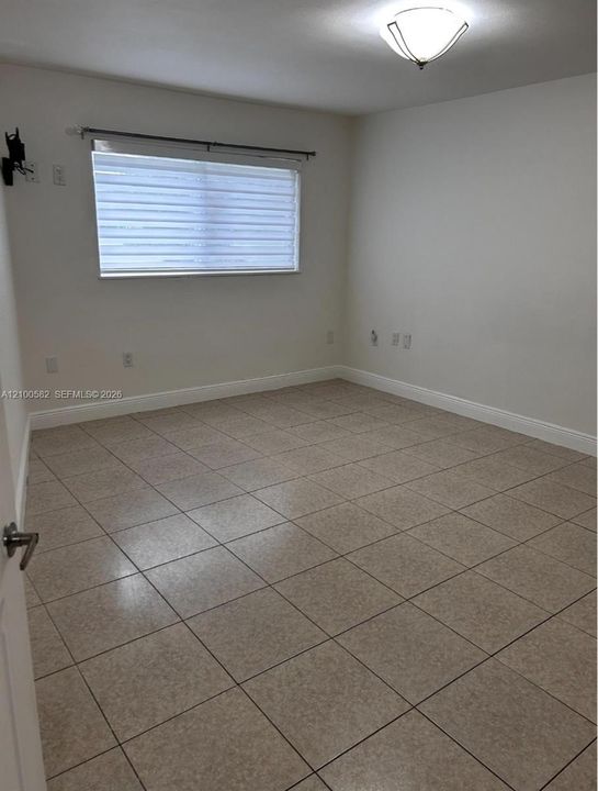 В аренду: $2,600 (2 спален, 2 ванн, 1075 Квадратных фут)