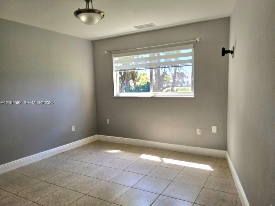 В аренду: $2,600 (2 спален, 2 ванн, 1075 Квадратных фут)