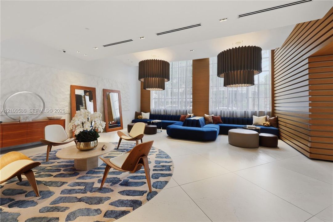 For Rent: $3,000 (1 beds, 1 baths, 761 Square Feet)