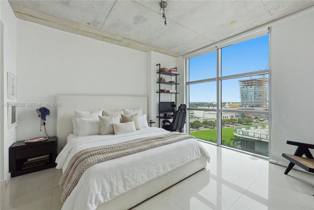 For Rent: $3,000 (1 beds, 1 baths, 761 Square Feet)