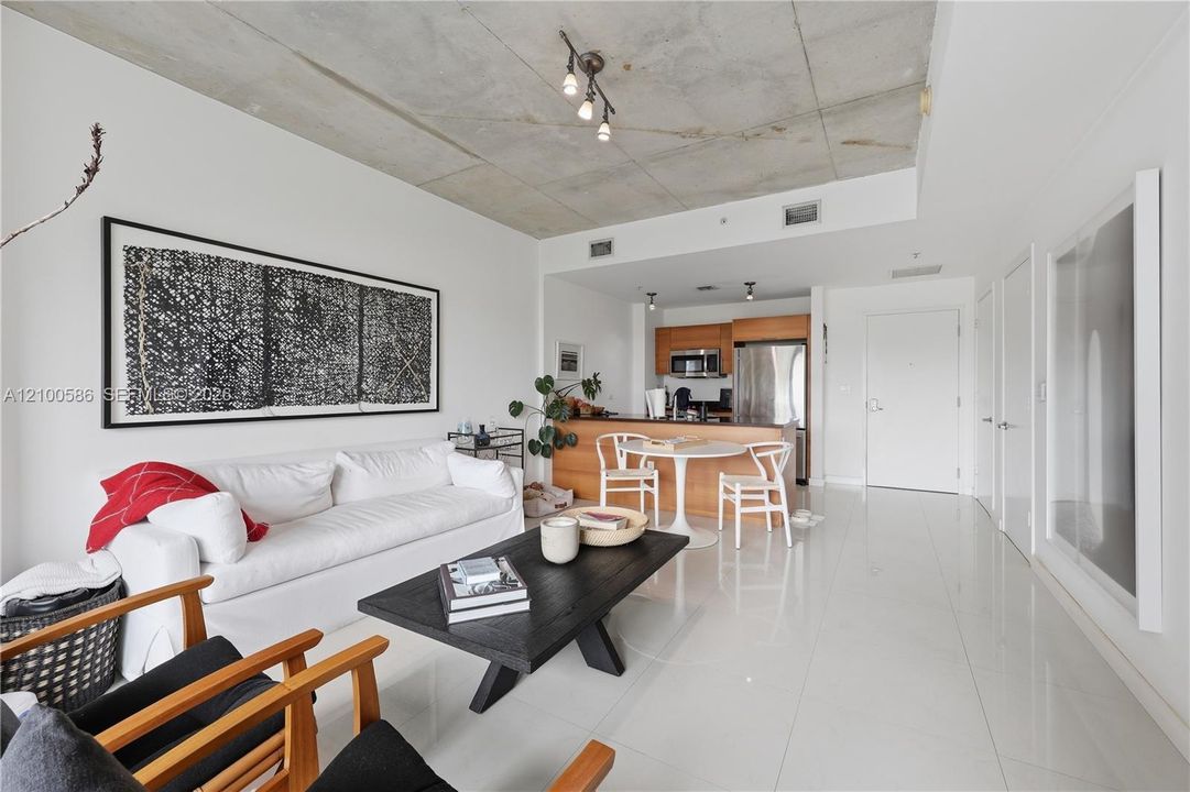 For Rent: $3,000 (1 beds, 1 baths, 761 Square Feet)