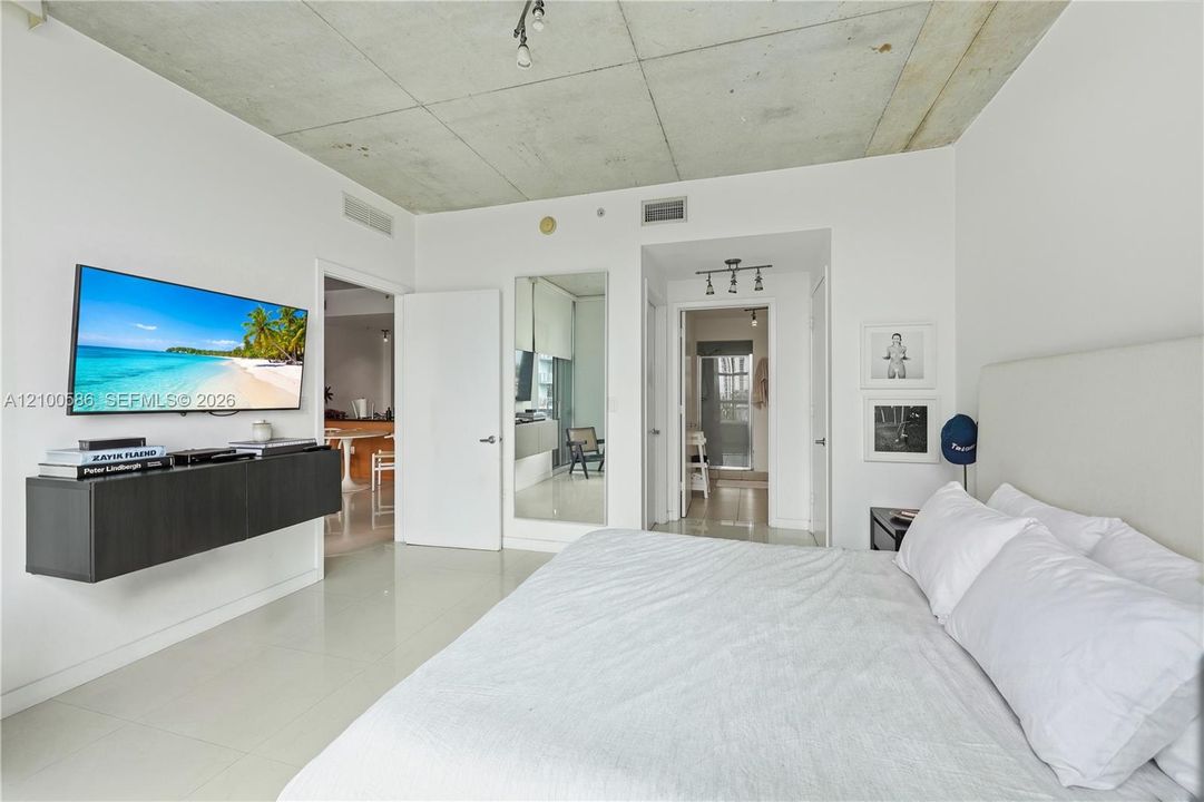 For Rent: $3,000 (1 beds, 1 baths, 761 Square Feet)