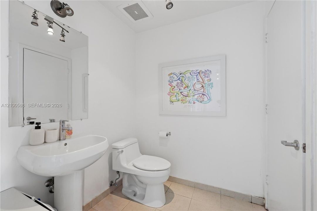 For Rent: $3,000 (1 beds, 1 baths, 761 Square Feet)